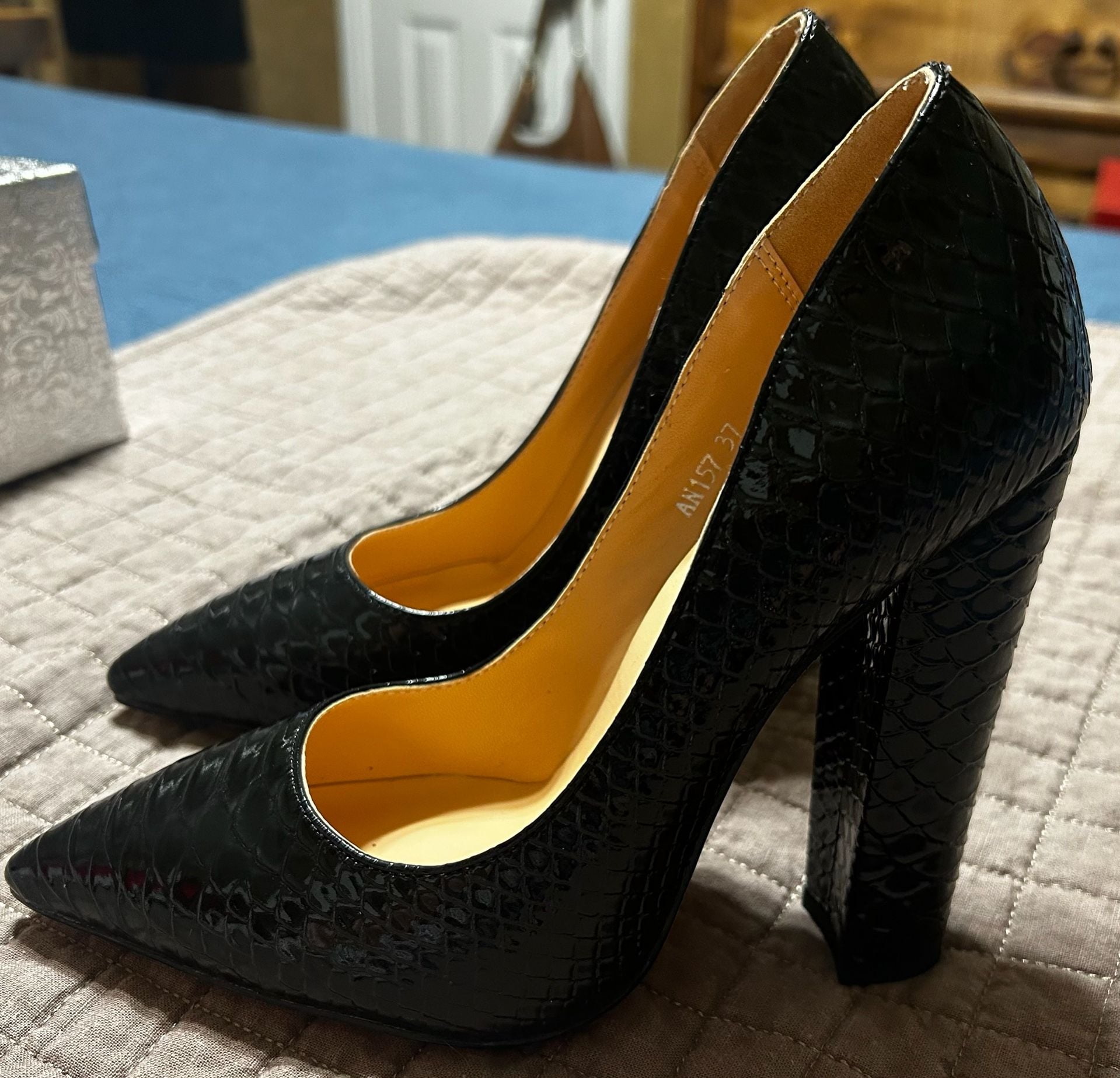 Wetkiss Black Faux Snakeskin Pointed Toe Block High Heel Pumps AN157 Sz 37 4