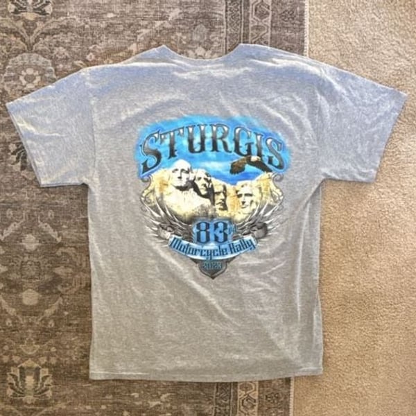 Gildan DryBlend Sturgis 83rd Motorcycle Rally 2023 Mt Rushmore Grey T-Shirt  L