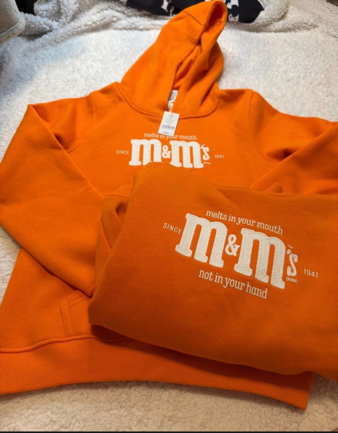 2 M&M'S Youth Unisex Heritage Hoodie Orange Size L 9/10 1)NWT 1)NWOT
Perfect for twins or siblings 1