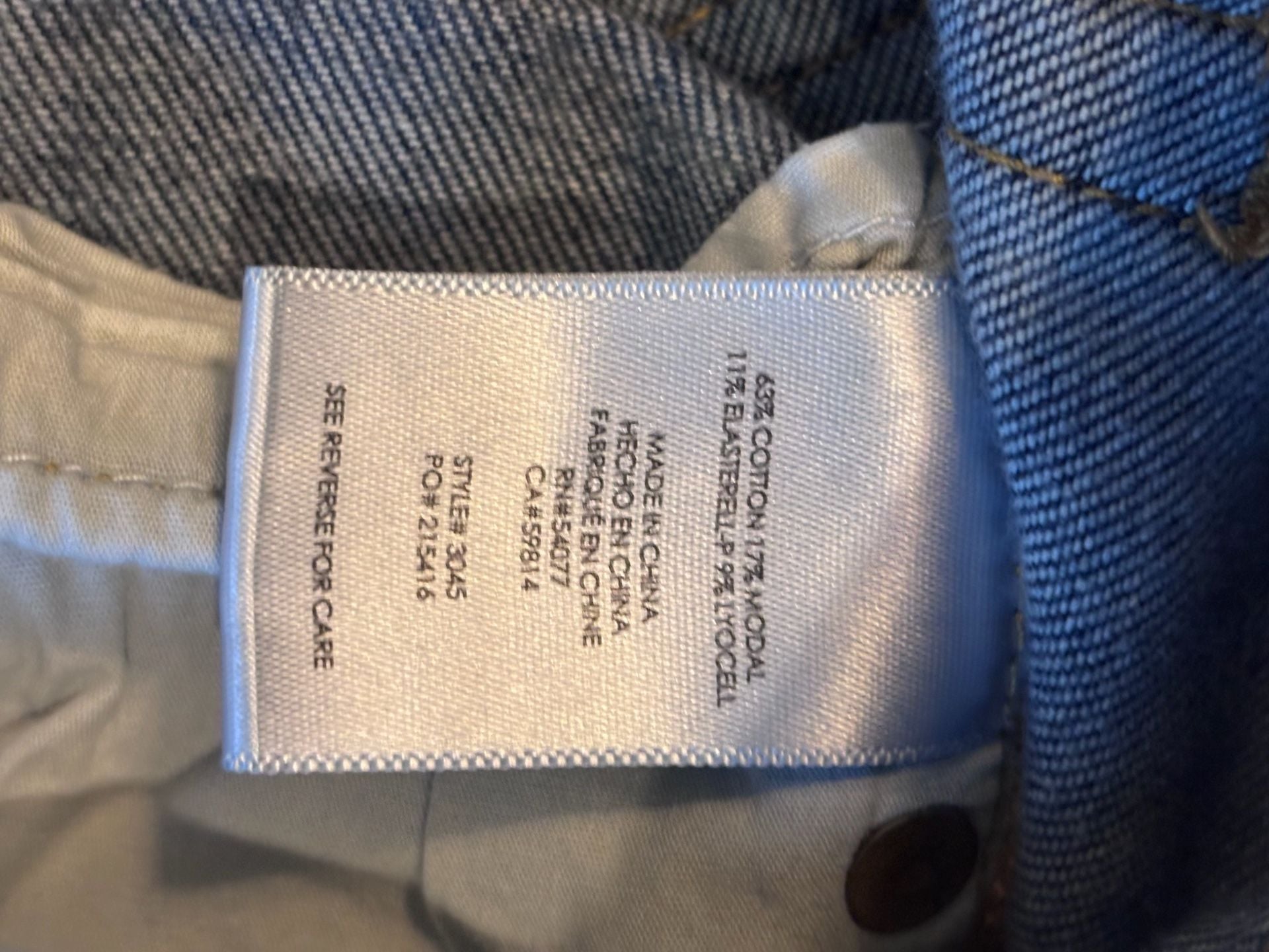 Cabi Jeans Style 3045 Slim Boyfriend Dark Wash Distressed Denim Size 8 6
