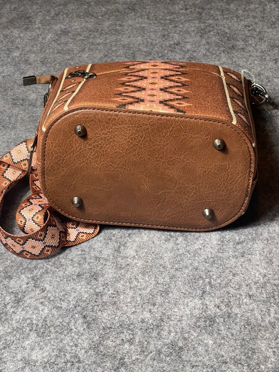 Wrangler Southwestern Print Canvas Crossbody Bag WG221-8360-ROSEBRN Brown 6