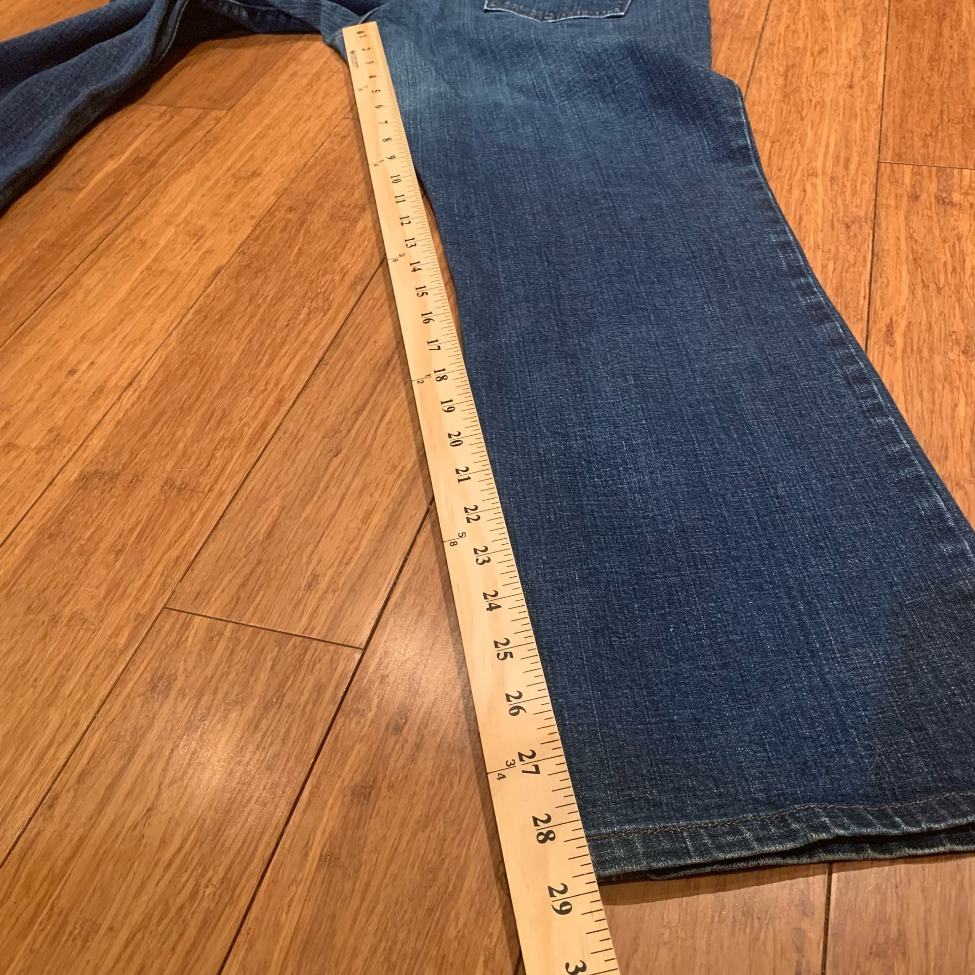 Levi's 550 Relaxed Boot Cut Jeans 6