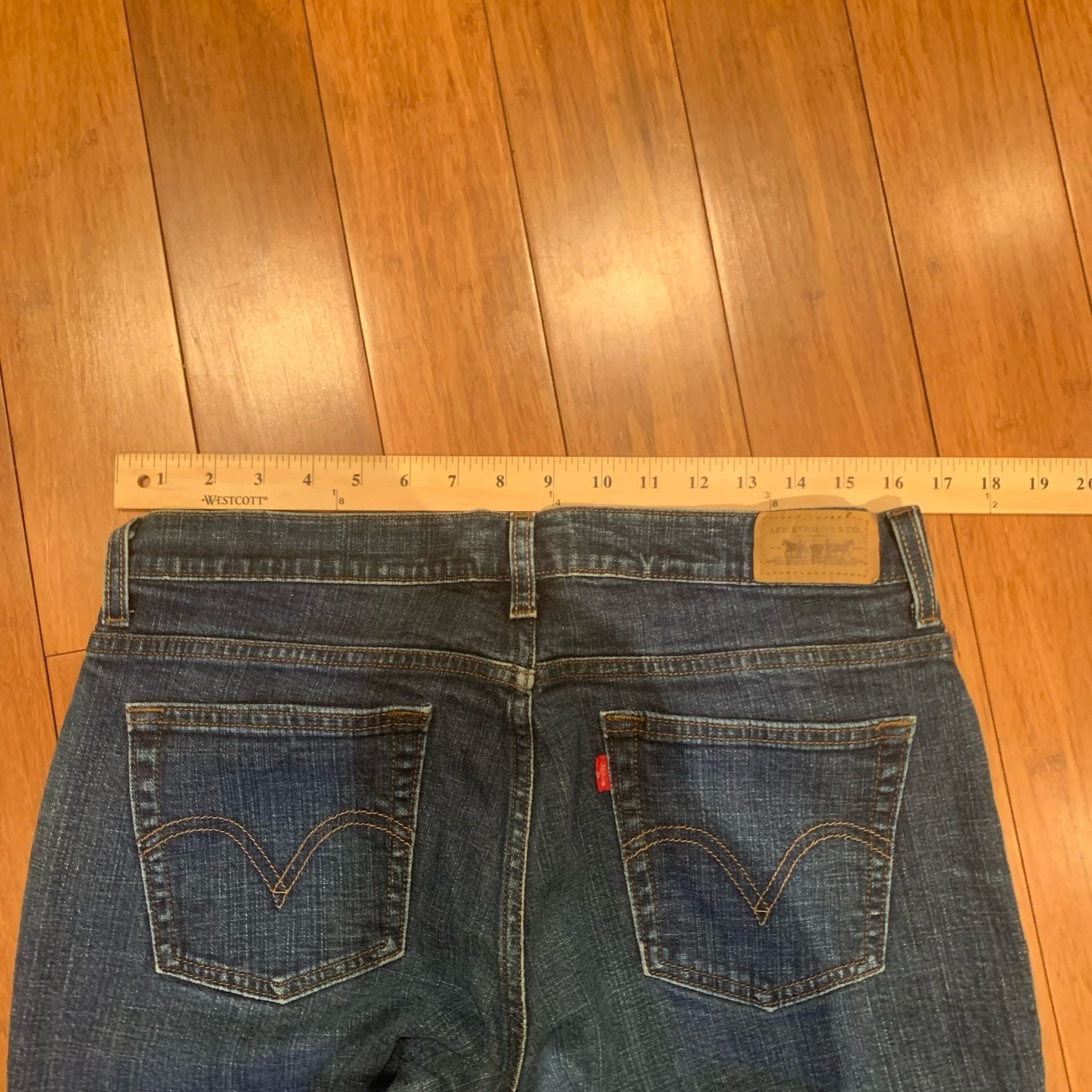 Levi's 550 Relaxed Boot Cut Jeans 7