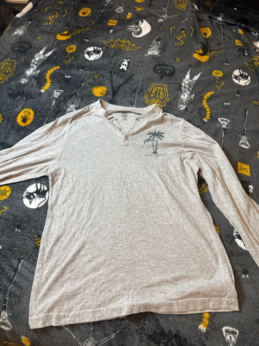 Lucky Brand Gray Long Sleeve Henley Shirt with Palm Tree Graphic Size Medium 2