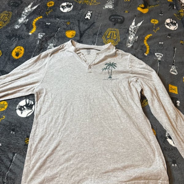 Lucky Brand Gray Long Sleeve Henley Shirt with Palm Tree Graphic Size Medium