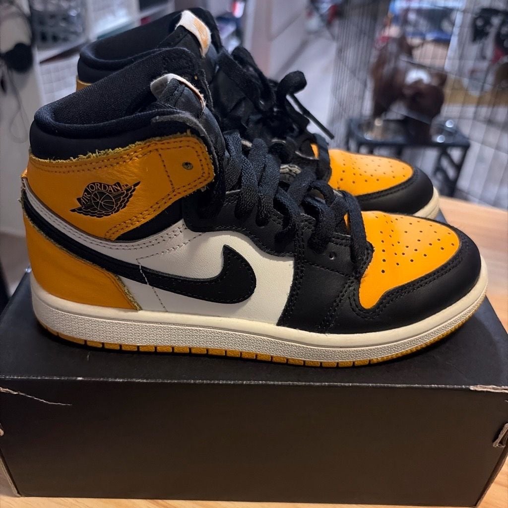 Air Jordan 1 Retro High OG Taxi Black Sail 3