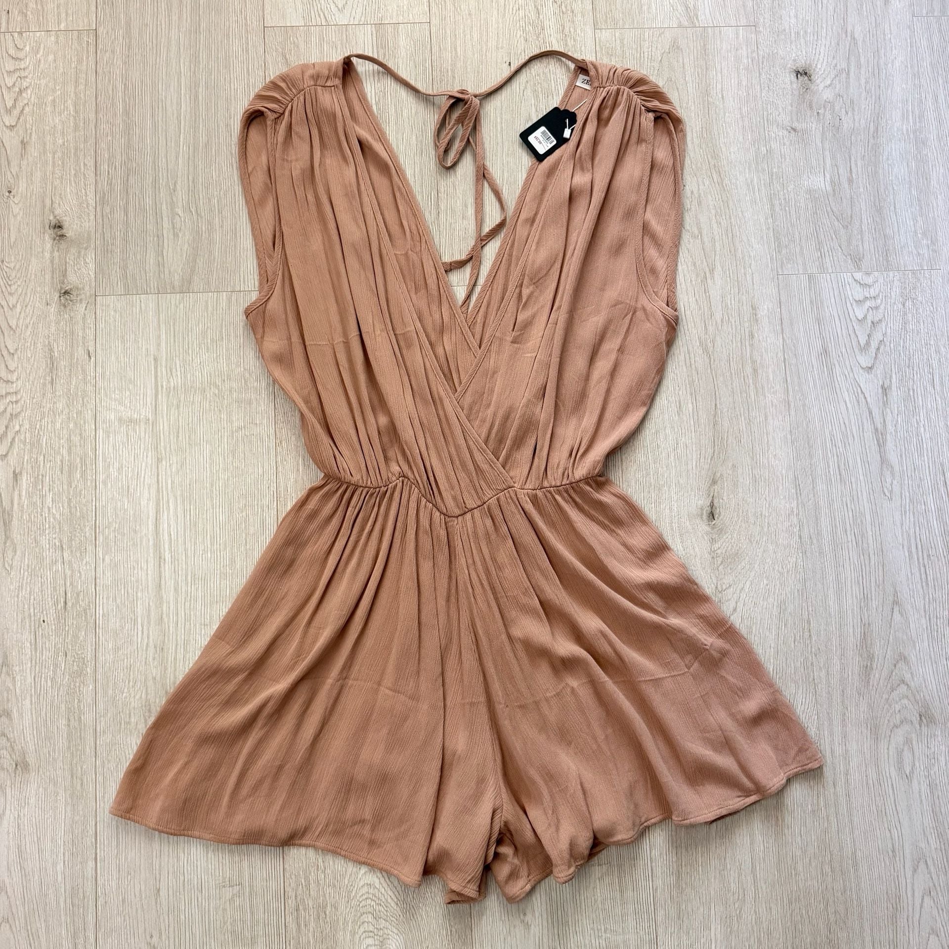 Zenana Peach Woven Crinkle Draped Surplice V-Neck Romper Size L 2