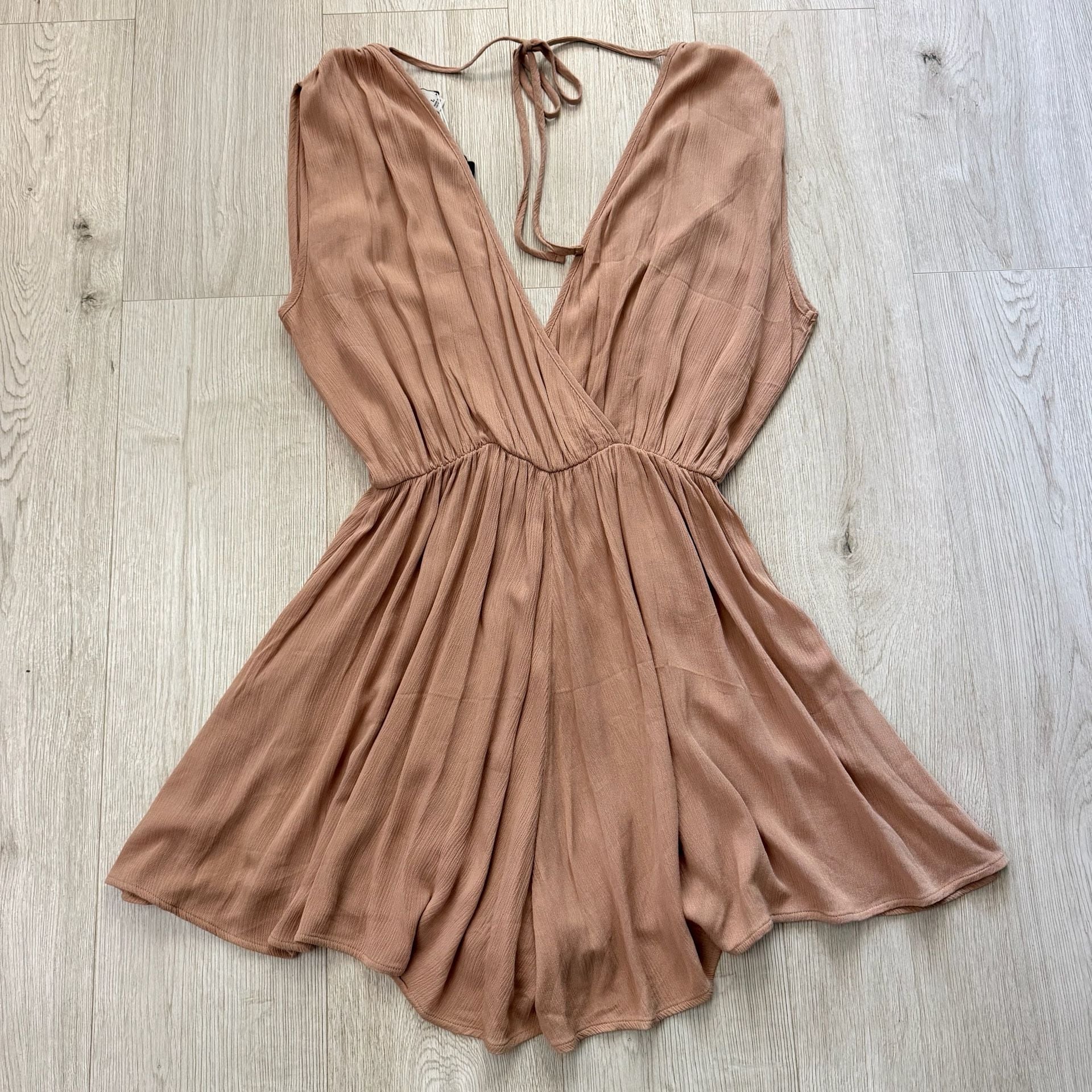 Zenana Peach Woven Crinkle Draped Surplice V-Neck Romper Size L 8