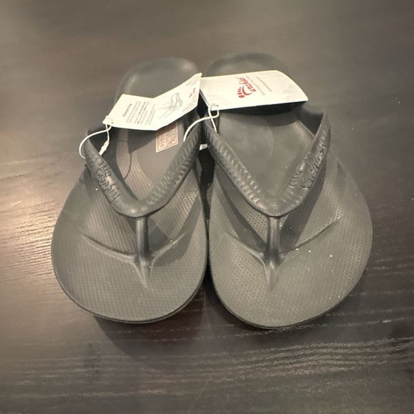 Archies Arch Support Flip Flops Black men US 10 women’s 11