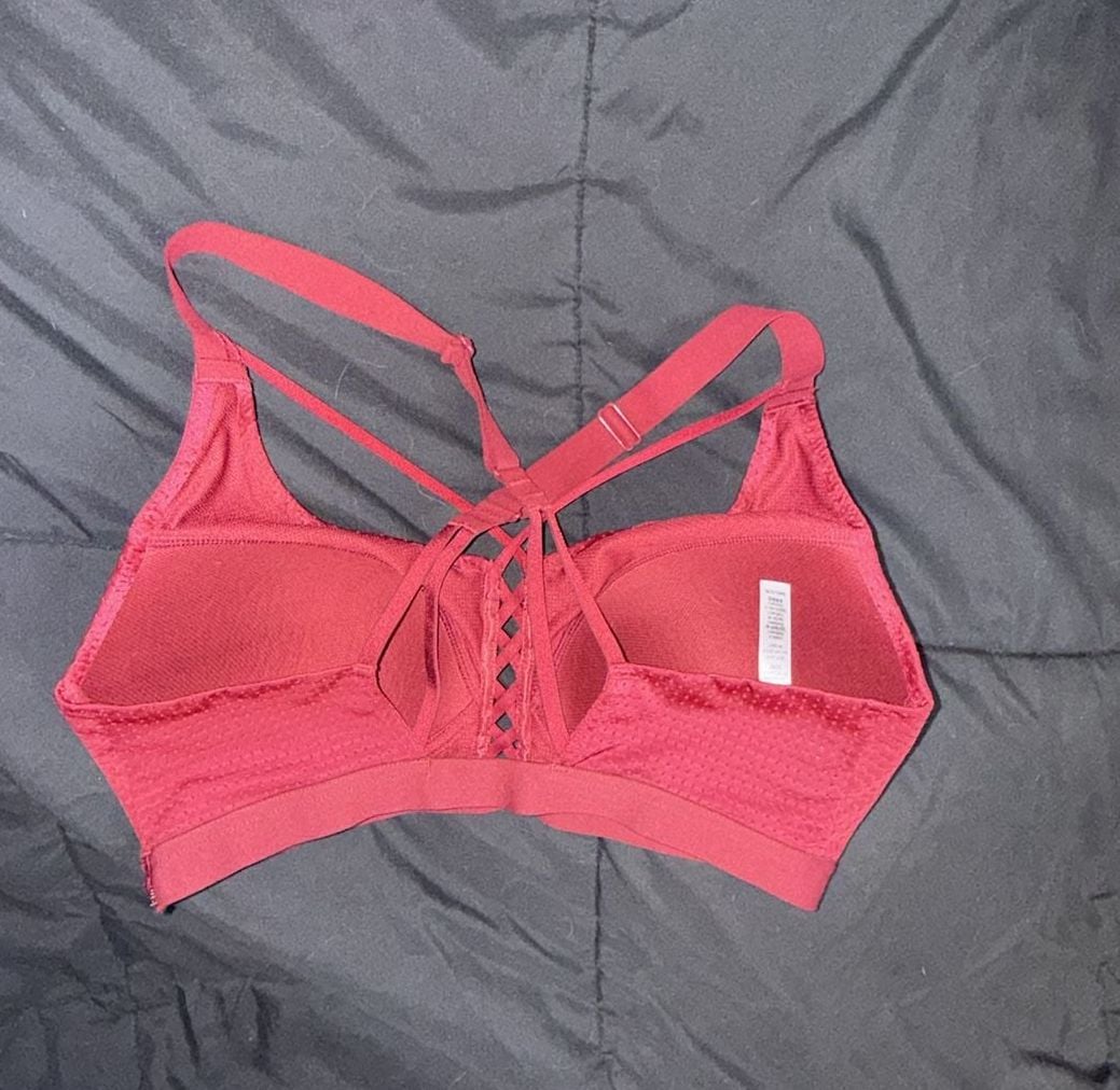 Victoria Sport Lightweight Mesh Laced Front Sports Bra 34D 3