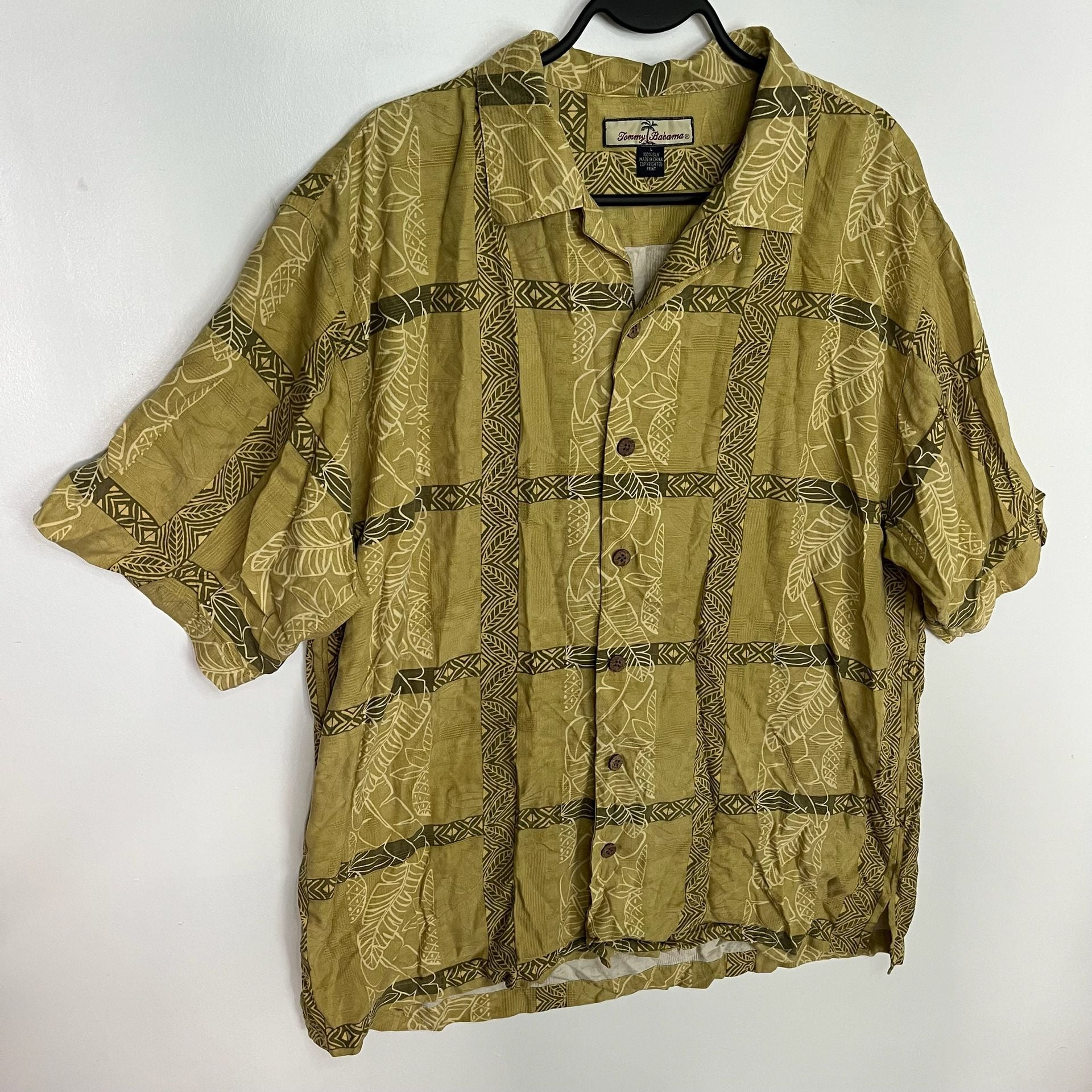 Tommy Bahama 100% Silk Olive Green Tropical Print Button Up Shirt Size Large 8
