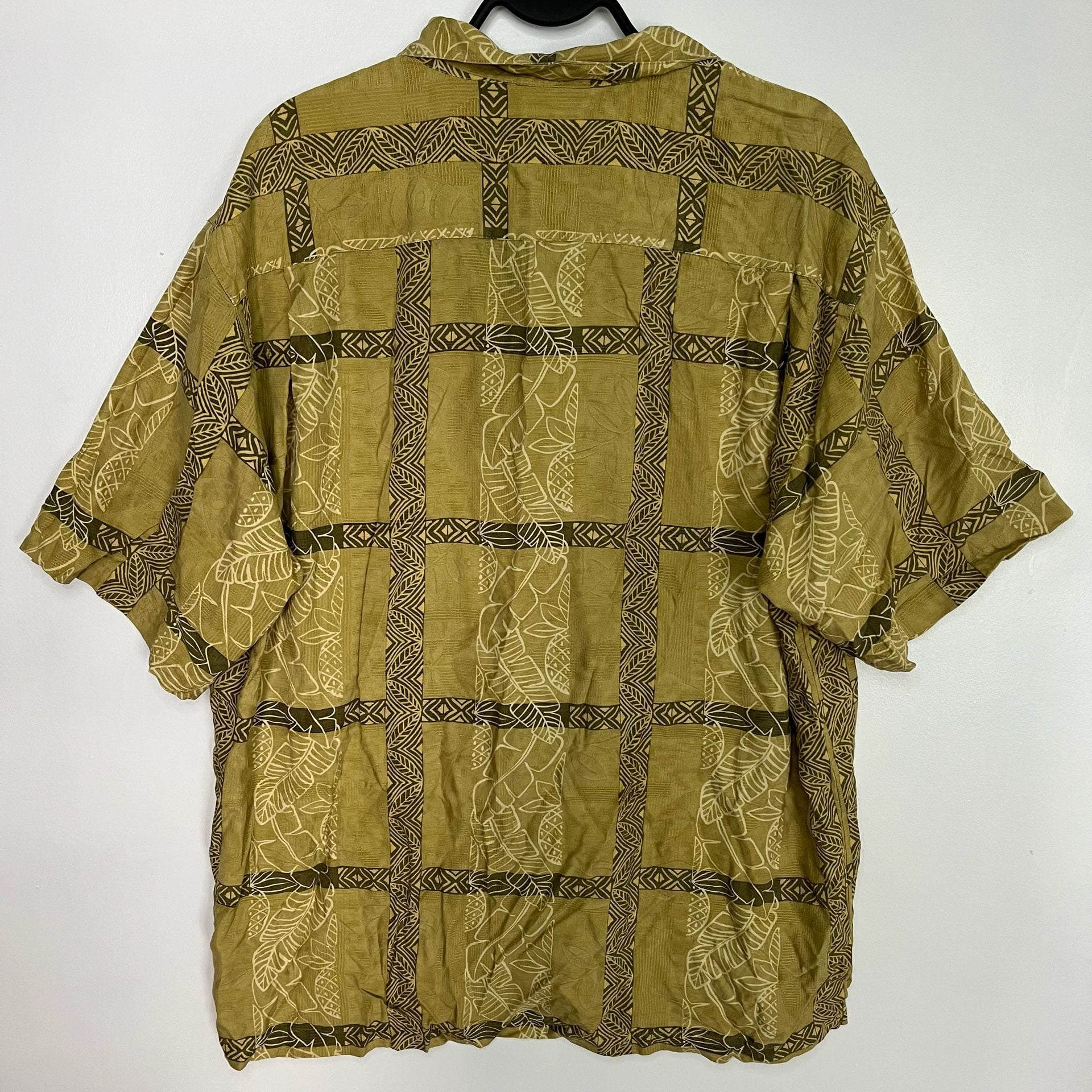 Tommy Bahama 100% Silk Olive Green Tropical Print Button Up Shirt Size Large 9