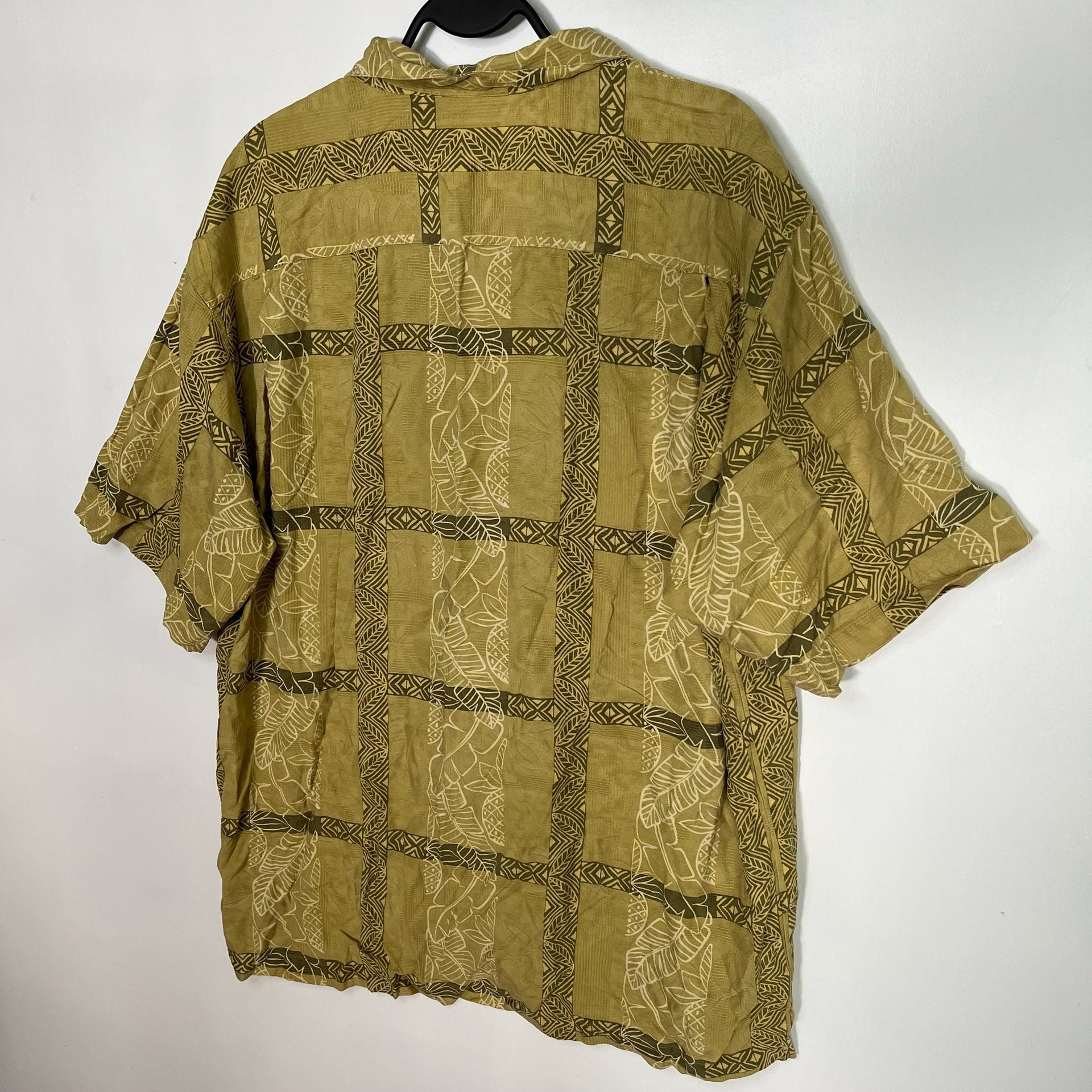 Tommy Bahama 100% Silk Olive Green Tropical Print Button Up Shirt Size Large 10