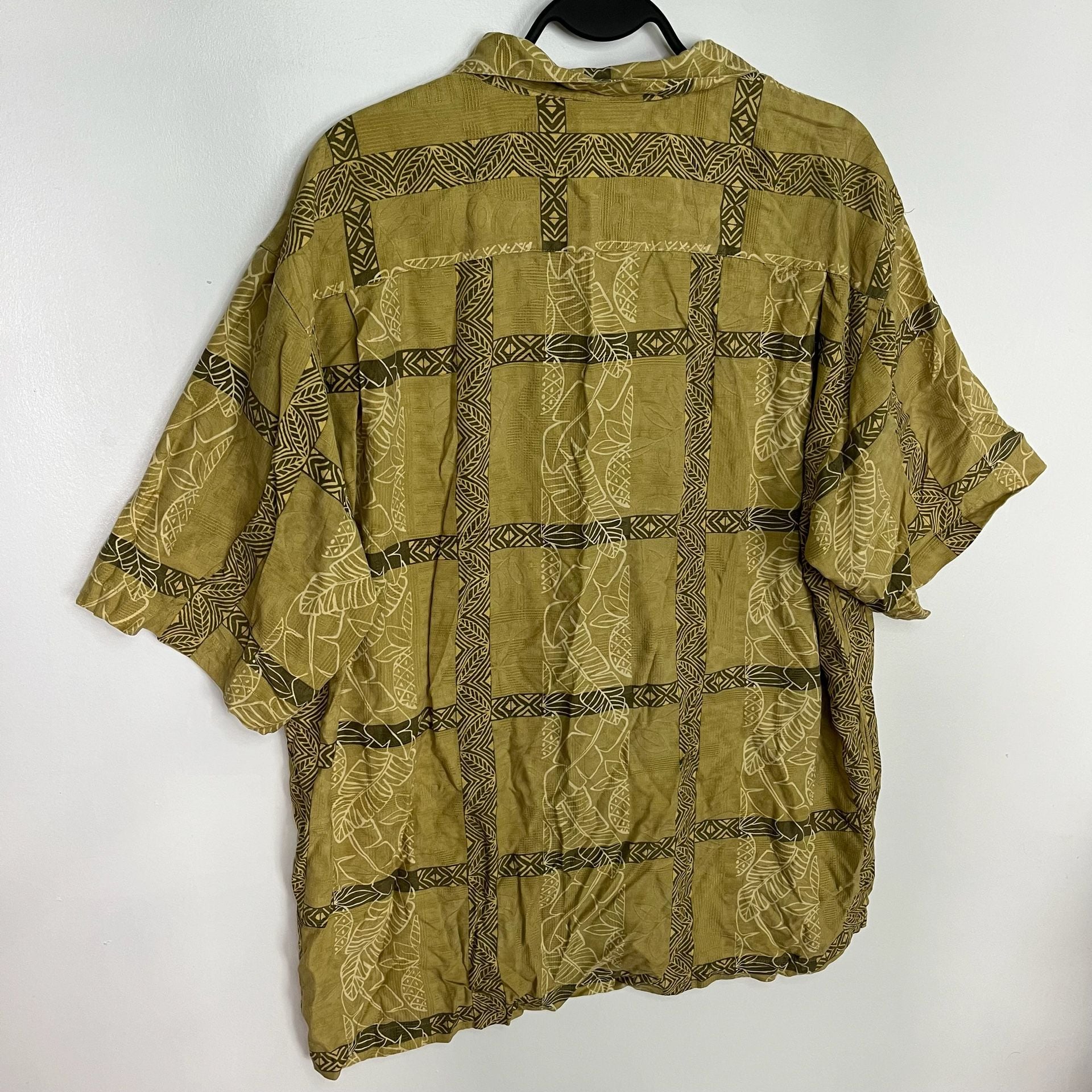 Tommy Bahama 100% Silk Olive Green Tropical Print Button Up Shirt Size Large 11