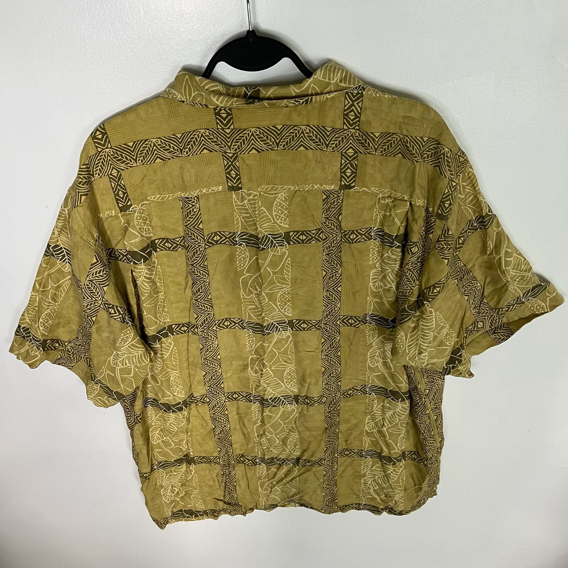 Tommy Bahama 100% Silk Olive Green Tropical Print Button Up Shirt Size Large 12