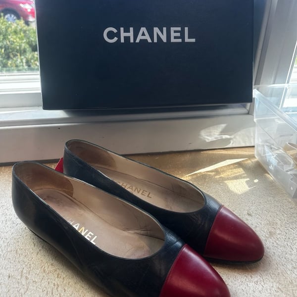 Chanel Vintage Black and Red Leather Cap Toe Low Heel Pumps Flats with Box