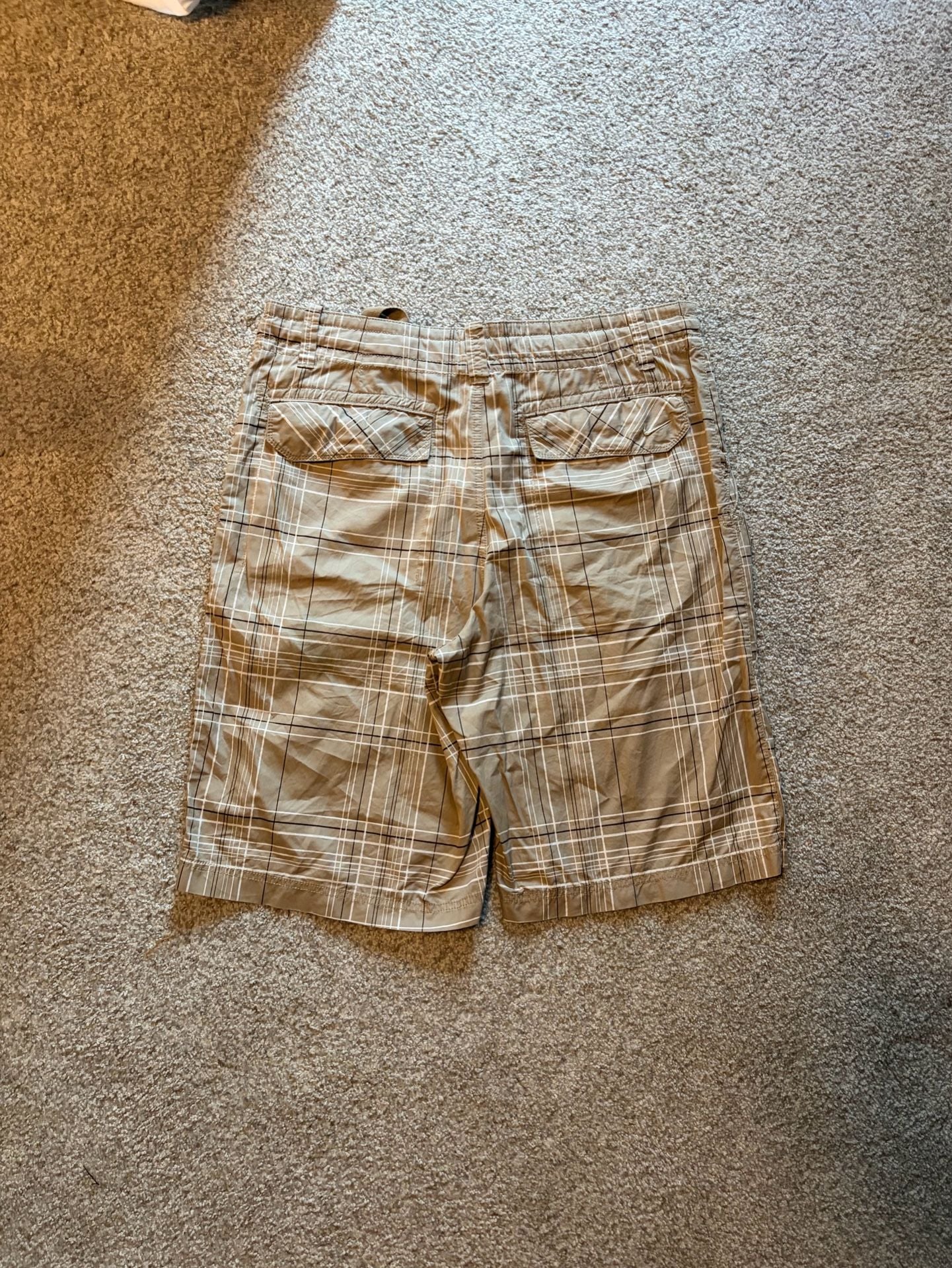 Nike The Athletic Dept Vintage Brown Plaid Cargo Shorts Men Size L 2