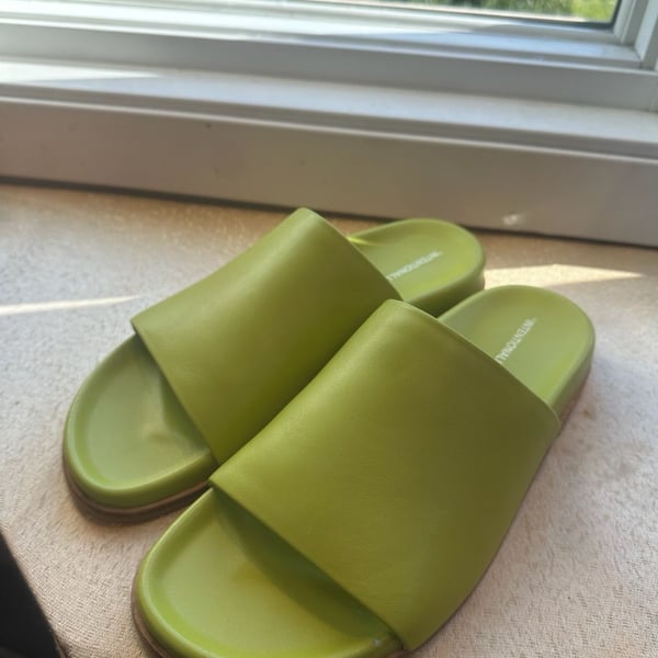 Intentionally Blank Pippy Slide Sandals in Wasabi Green Size 9