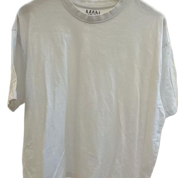 boohooMAN White Crew Neck T-Shirt Size M