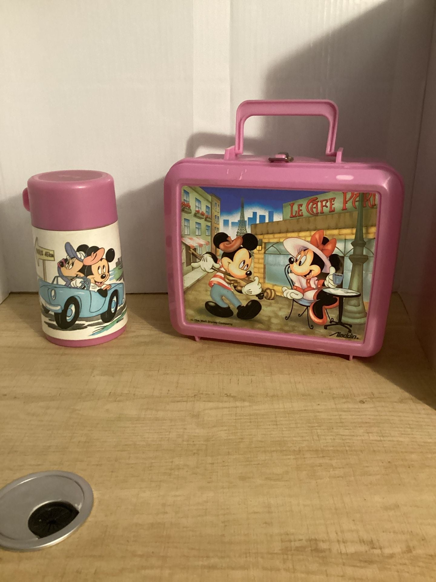Vintage Mickey & Minnie Mouse Le Cafe Paris Aladdin Pink Plastic Lunch Box with Thermos 1