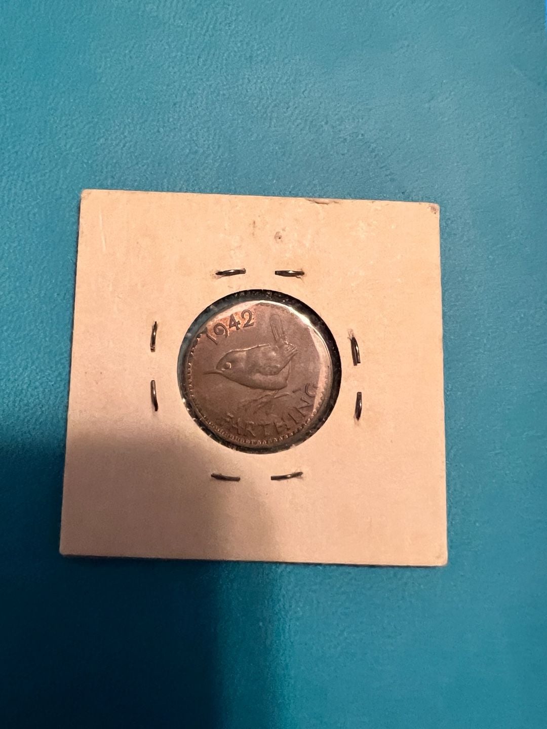 3 -1942 Great Britain Farthing’s King George VI Bronze Coin in Cardboard Holder 1