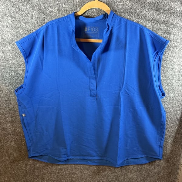 FIGS Womens Rafaela Scrub Top Blue Stretch Mandarin Collar Cap Sleeve XXL white spot on collar