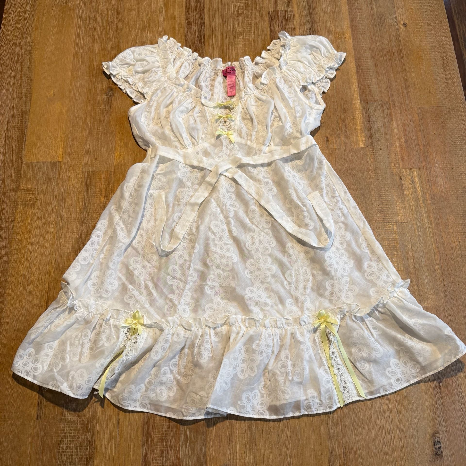 Betsey Johnson Intimates White Floral Embroider Ruffle Chemise w/ Yellow Bows S 2