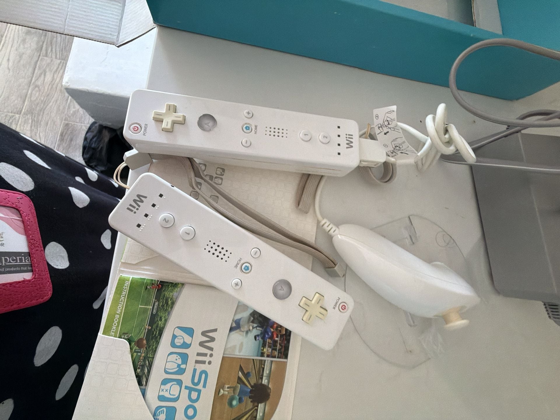 Nintendo Wii White Console Bundle with Wii Sports, Controllers, and Cables 3
