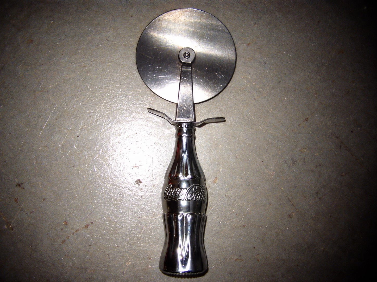 Coca-Cola Chrome Plated Metal Pizza Cutter 2