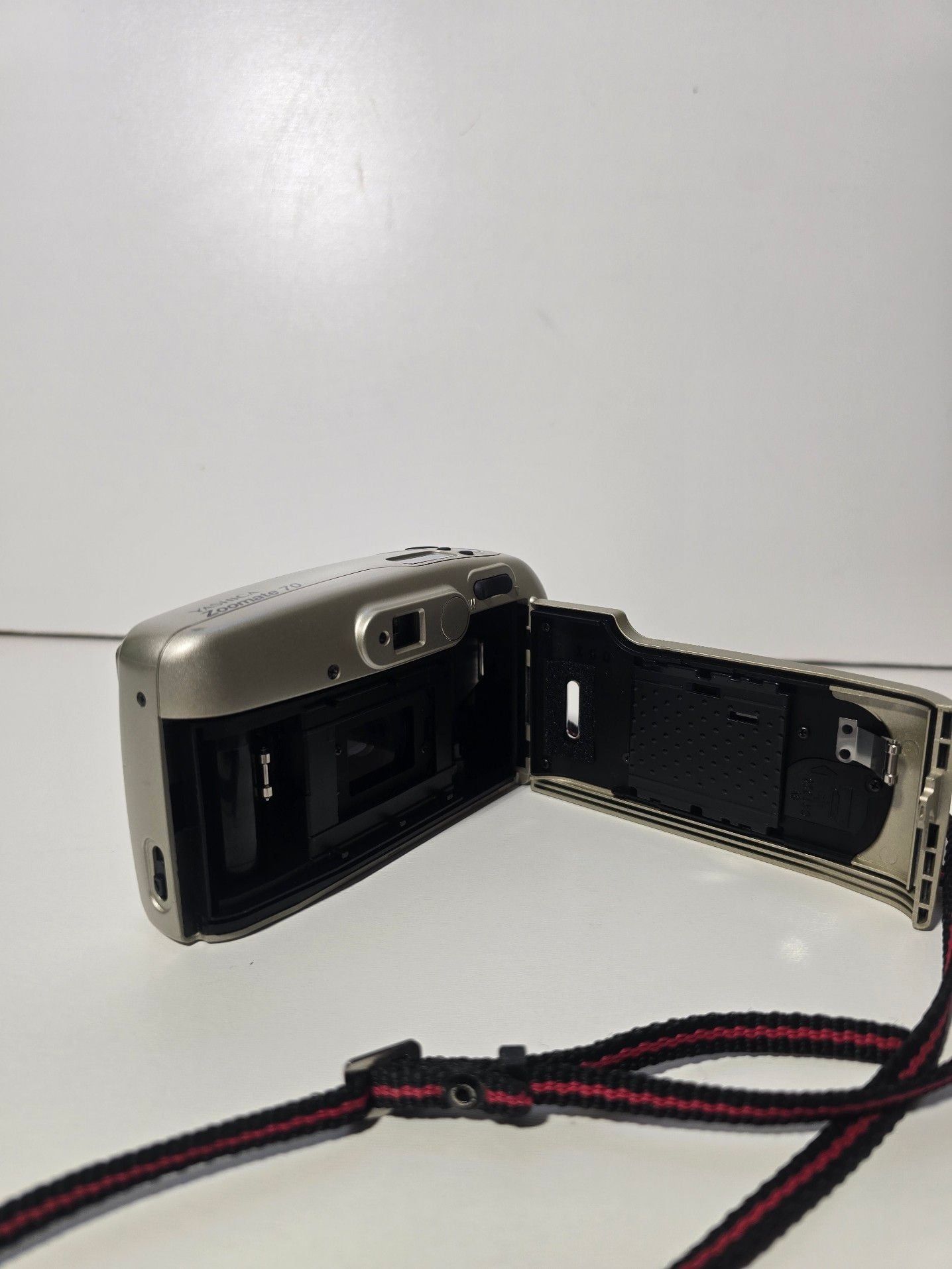 Kyocera Yashica Zoomate 70 35mm Point and Shoot Film Camera 6