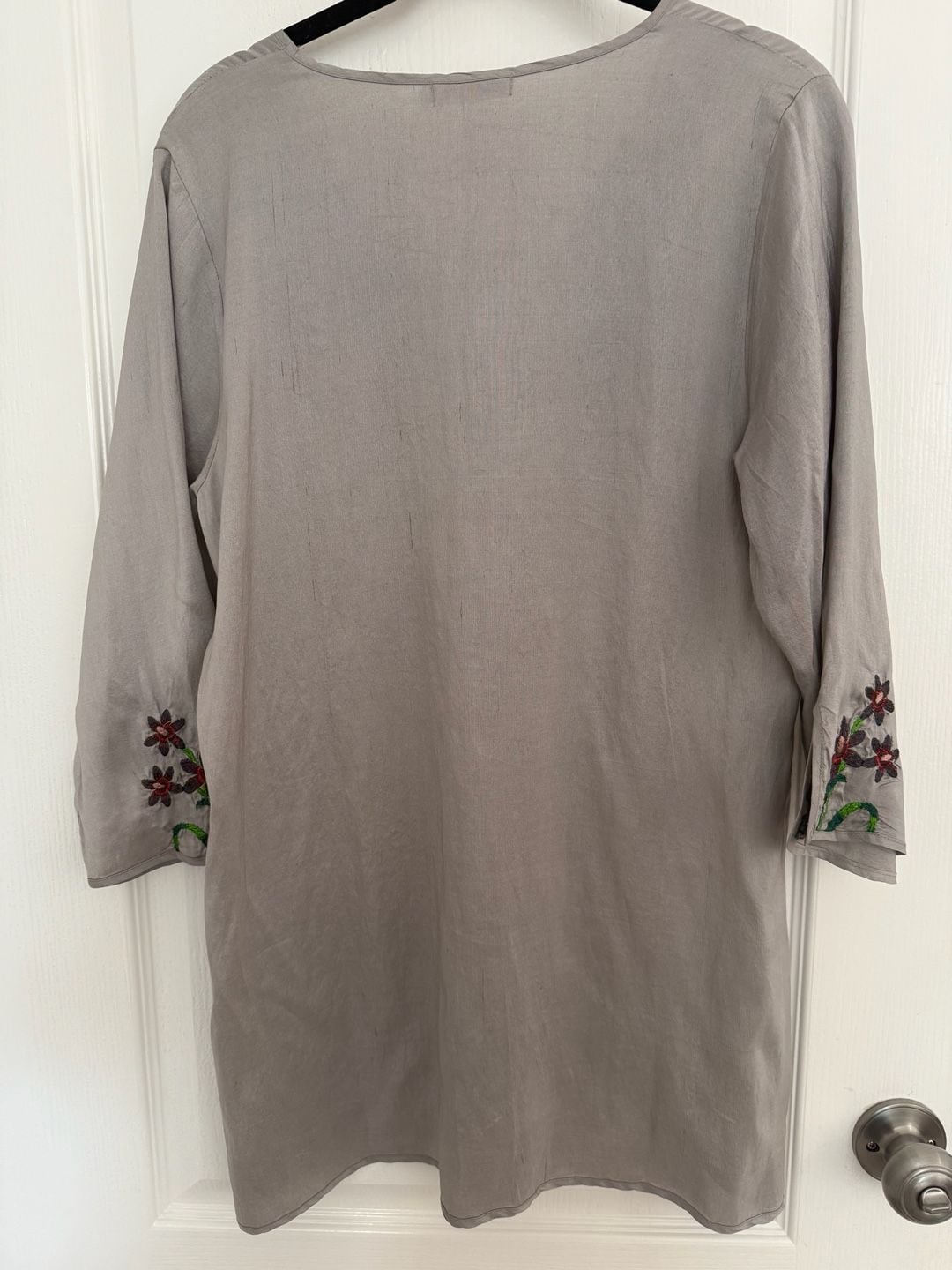 Johnny Was Grey Silk Embroidered Tunic Size S Floral V-Neck NWT 3
