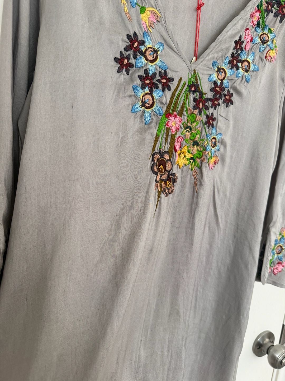 Johnny Was Grey Silk Embroidered Tunic Size S Floral V-Neck NWT 7