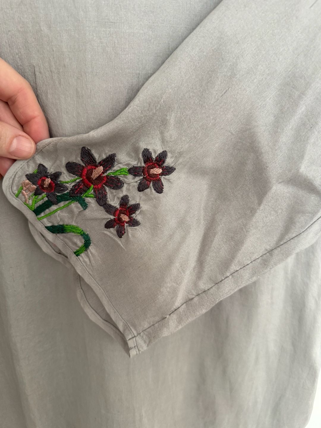 Johnny Was Grey Silk Embroidered Tunic Size S Floral V-Neck NWT 12