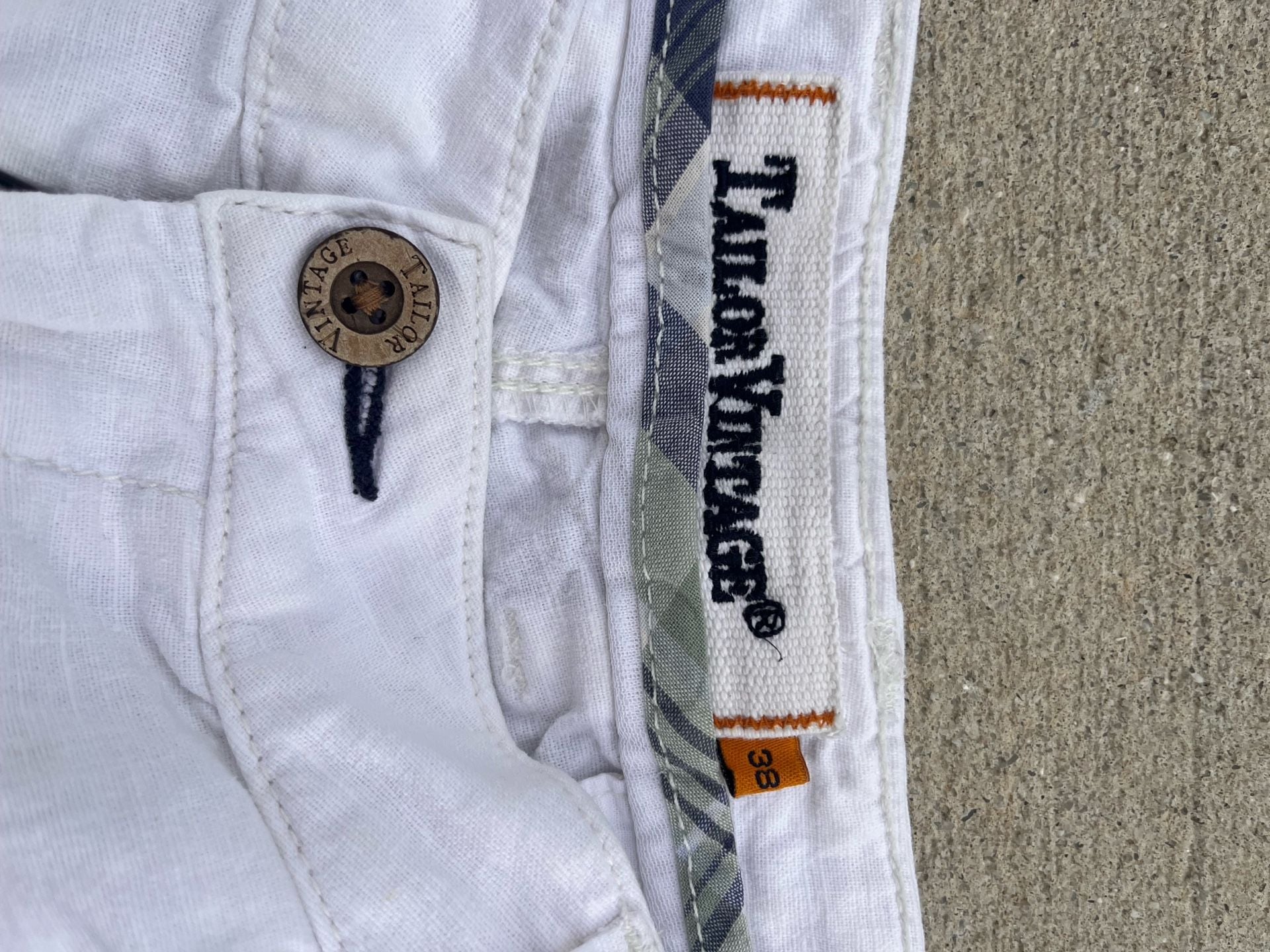 Taylor Vintage Greenwich 9 Inseam Slim Fit White Shorts 38 waist 9