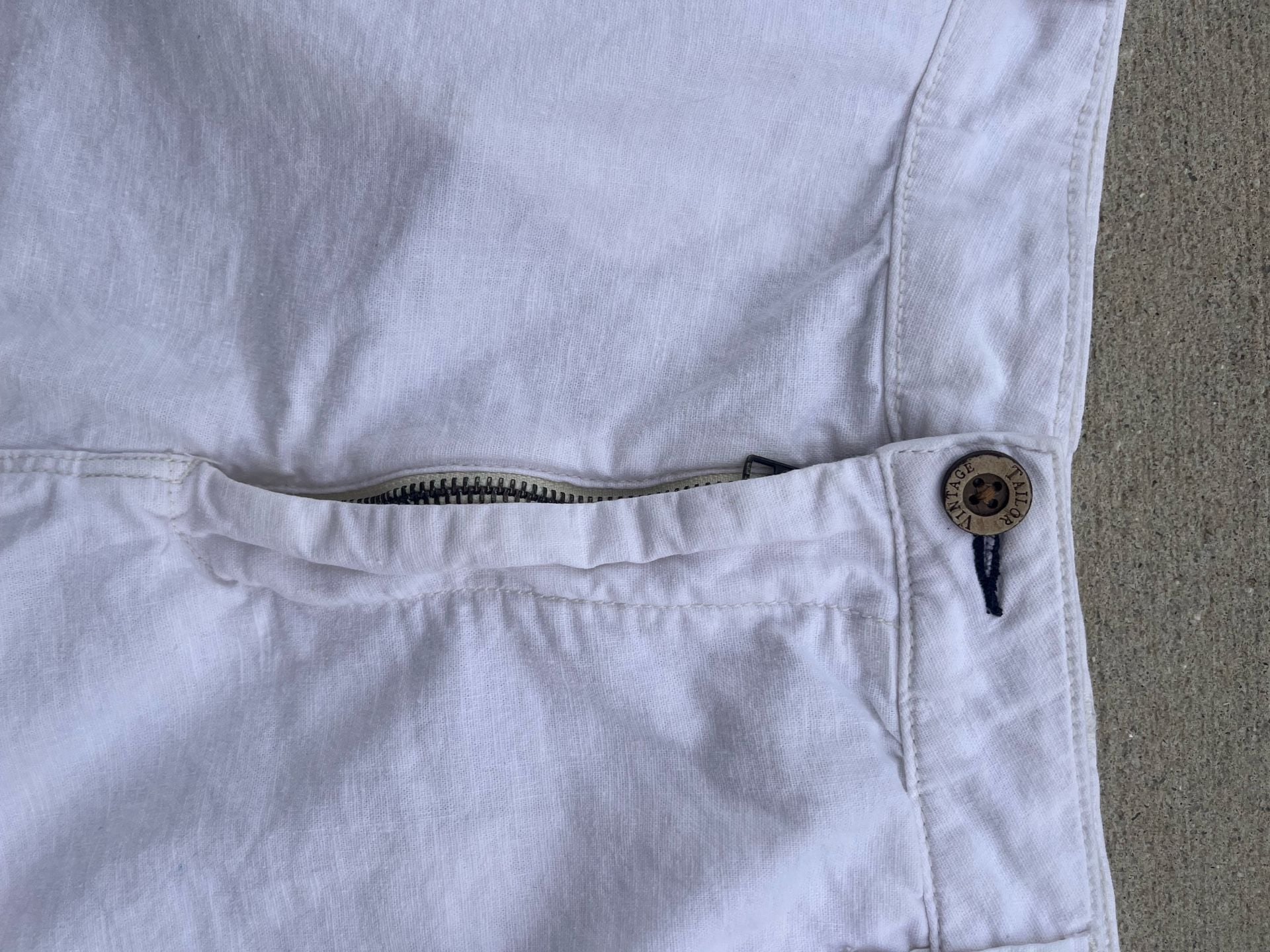 Taylor Vintage Greenwich 9 Inseam Slim Fit White Shorts 38 waist 10