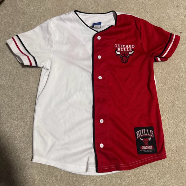 Ultra Game NBA Chicago Bulls Split Red White Button-Up Baseball Jersey Size 10-12 Youth