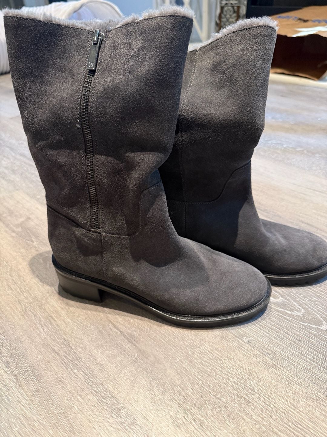 Bandolino Gray Suede Mid-Calf Boots with Faux Fur Lining and Side Zip Size 7M 2