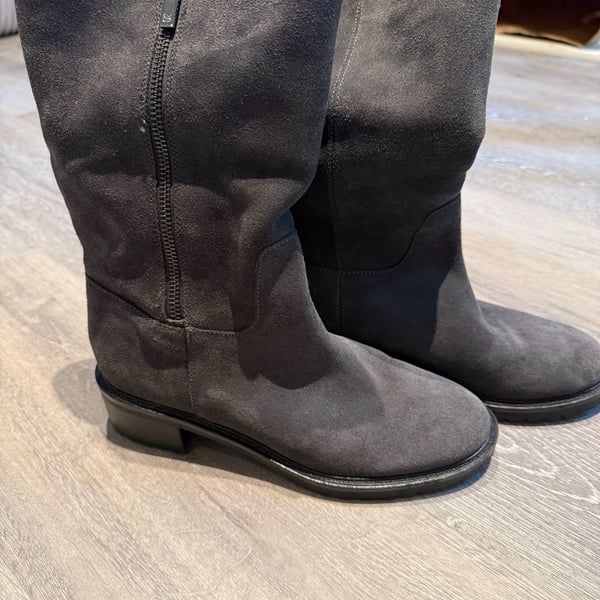 Bandolino Gray Suede Mid-Calf Boots with Faux Fur Lining and Side Zip Size 7M