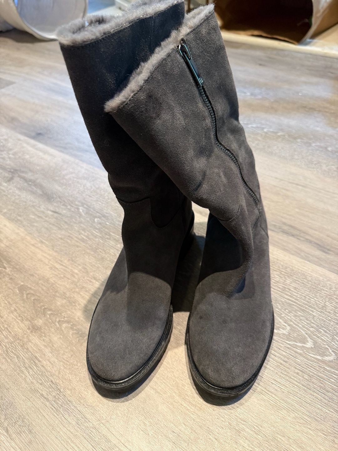Bandolino Gray Suede Mid-Calf Boots with Faux Fur Lining and Side Zip Size 7M 7