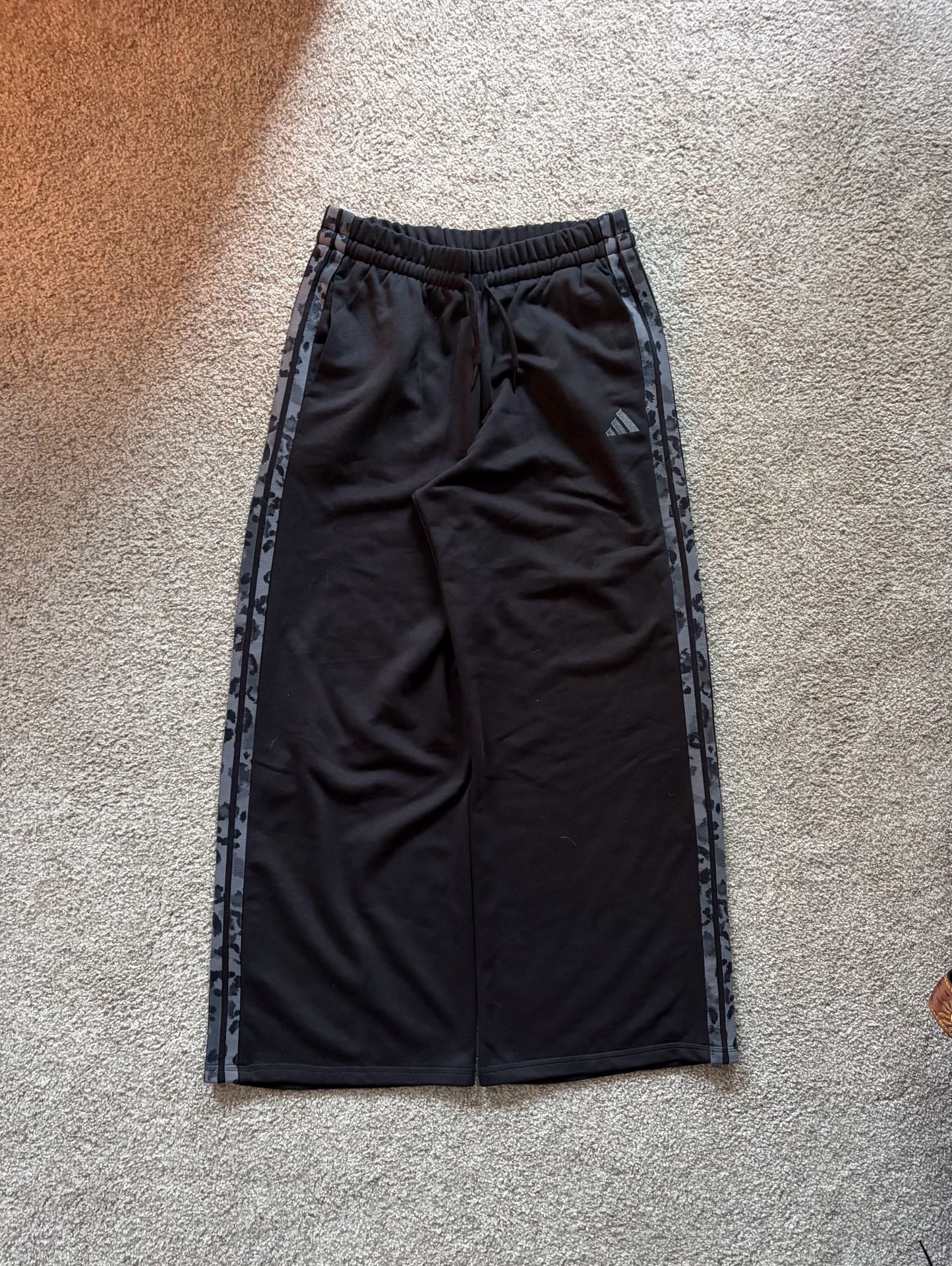 Adidas Baggy Animal Side Print Trackpants 32’’ 2