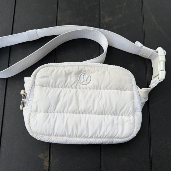 Lululemon Everywhere Belt Bag Large Wunder Puff White 2L