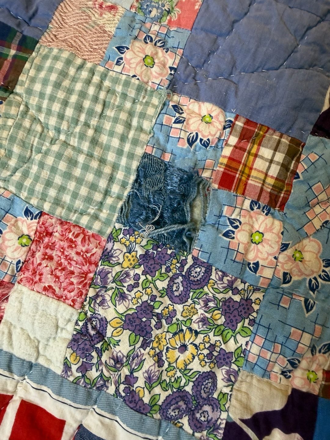Vintage Handmade Patchwork Quilt with American Flag Border and Floral Prints 4