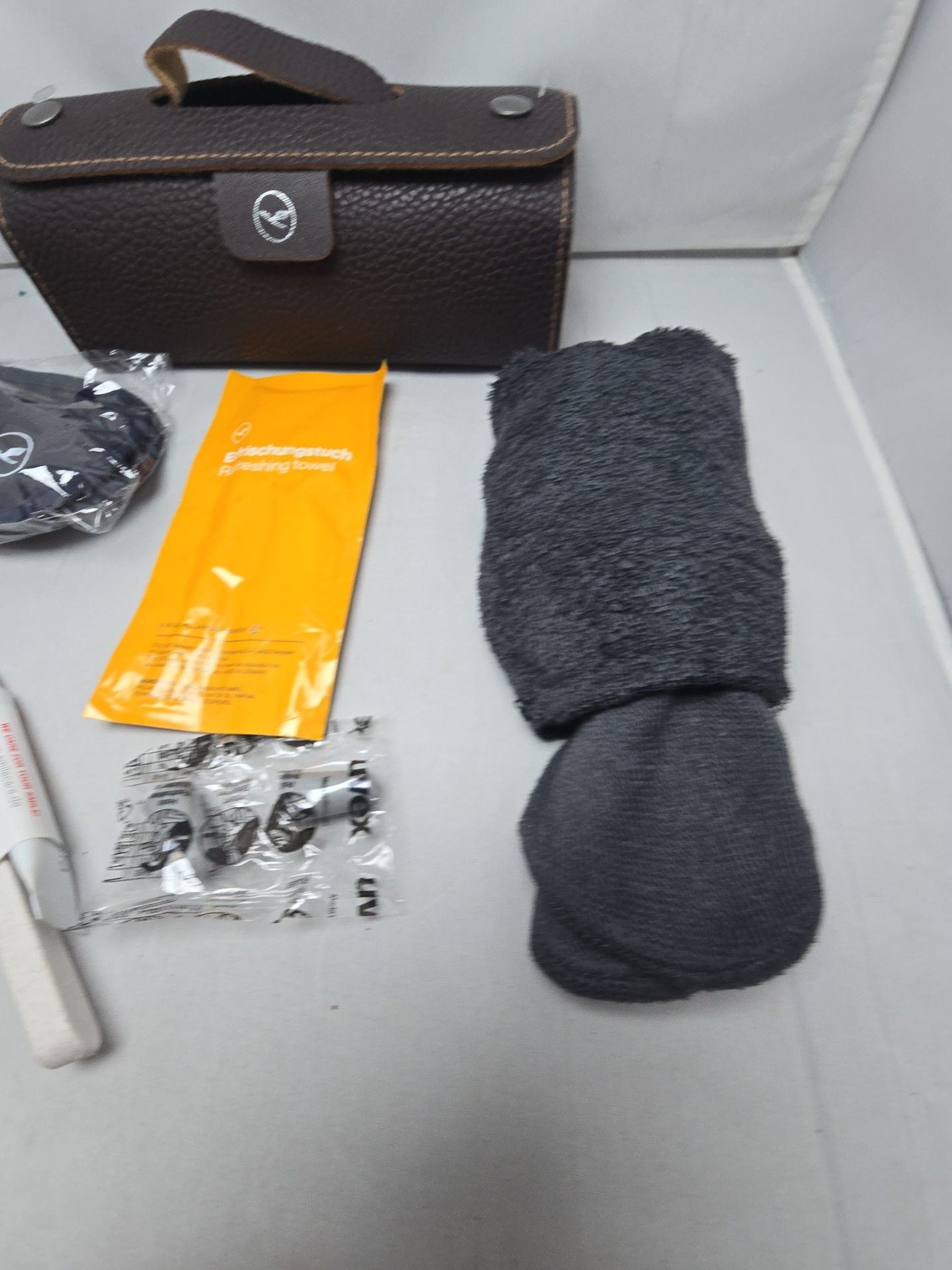 Lufthansa German Airlines Business Class Amenities Leather Pouch Travel Bag 9