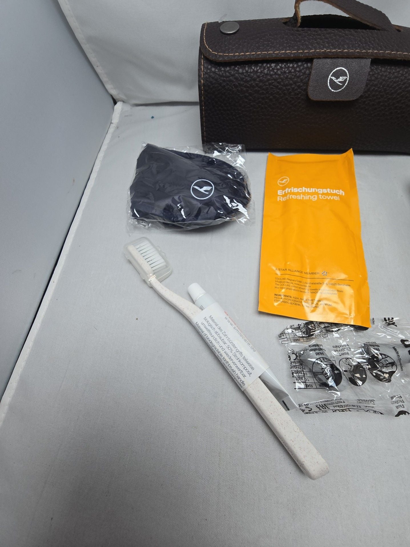 Lufthansa German Airlines Business Class Amenities Leather Pouch Travel Bag 11