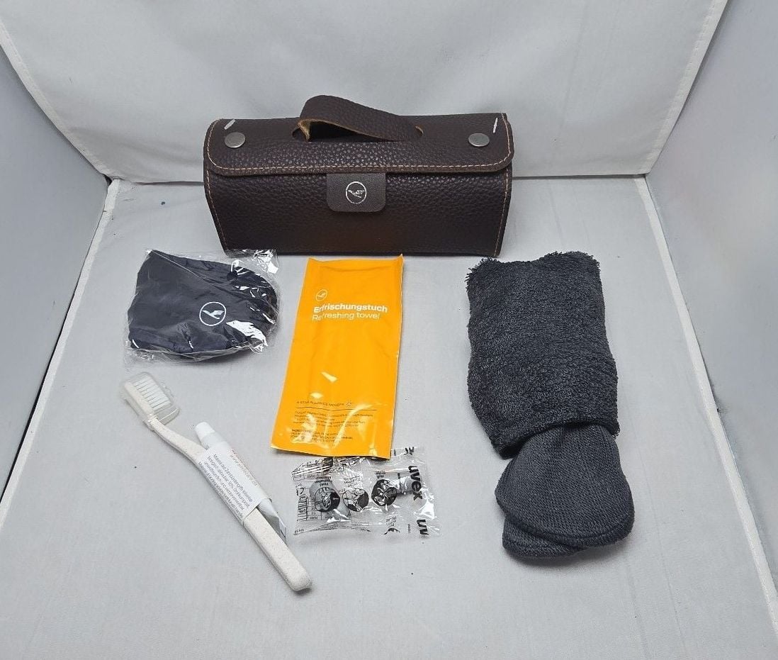 Lufthansa German Airlines Business Class Amenities Leather Pouch Travel Bag 2