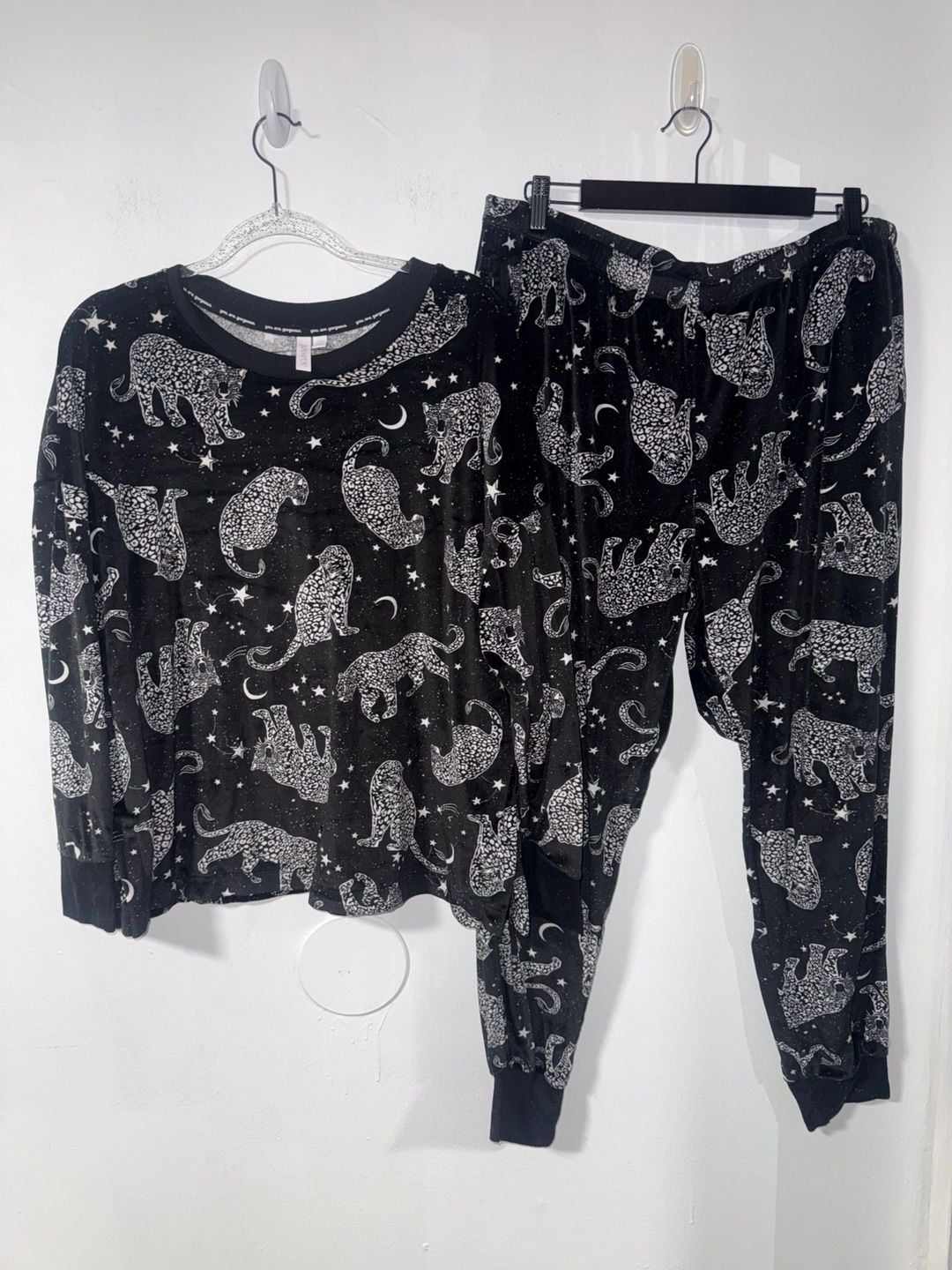 Joyspun Women's Celestial Leopard Print Velour Pajama Set XL 1