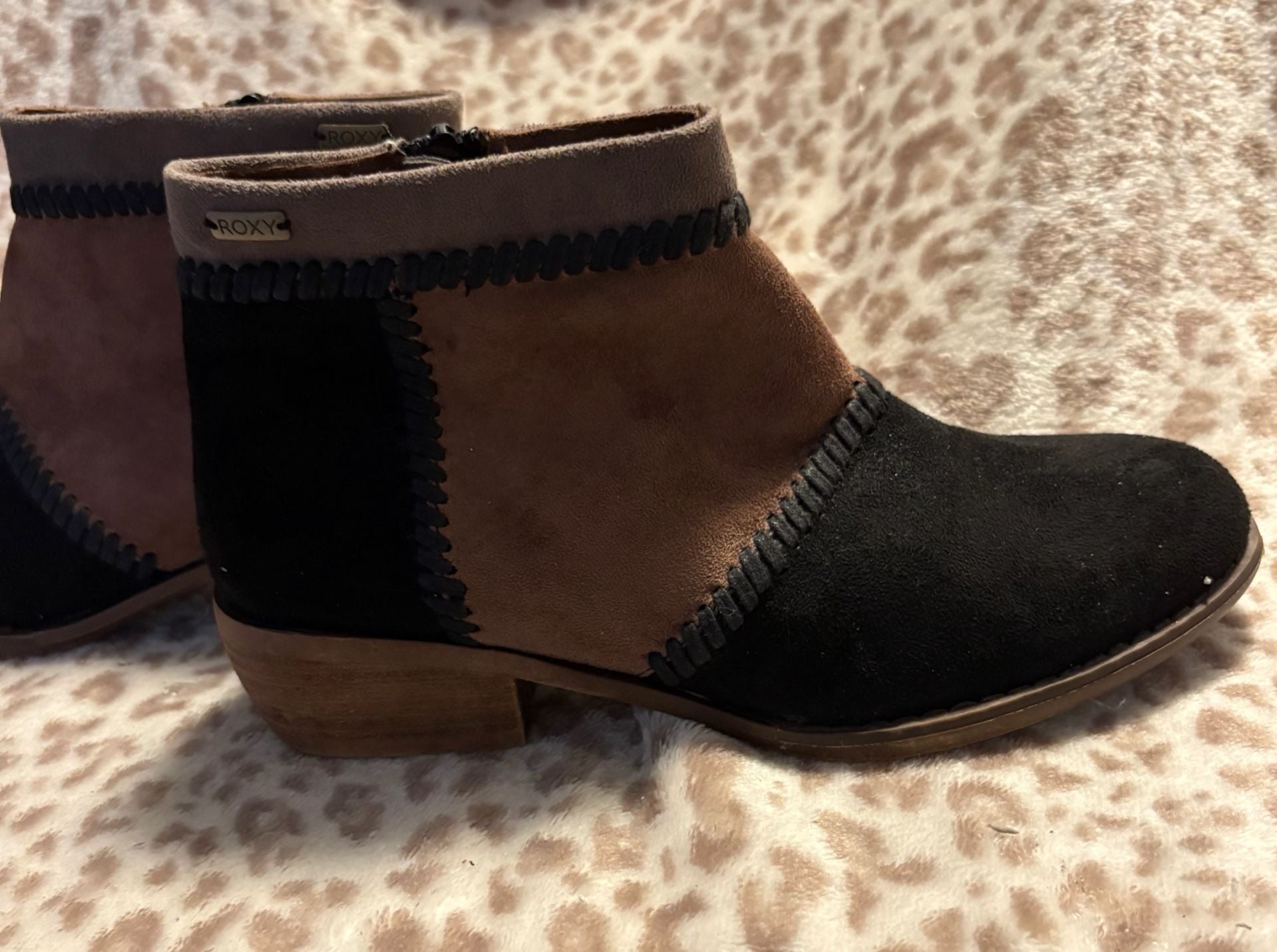Unique Roxy Devlin Ankle Boots Colorblock Suede Booties Size 8 4