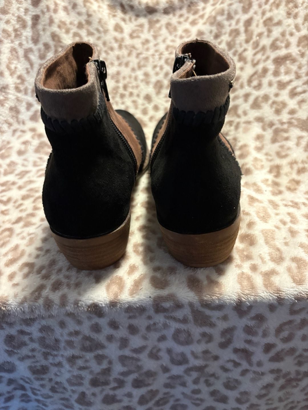 Unique Roxy Devlin Ankle Boots Colorblock Suede Booties Size 8 6