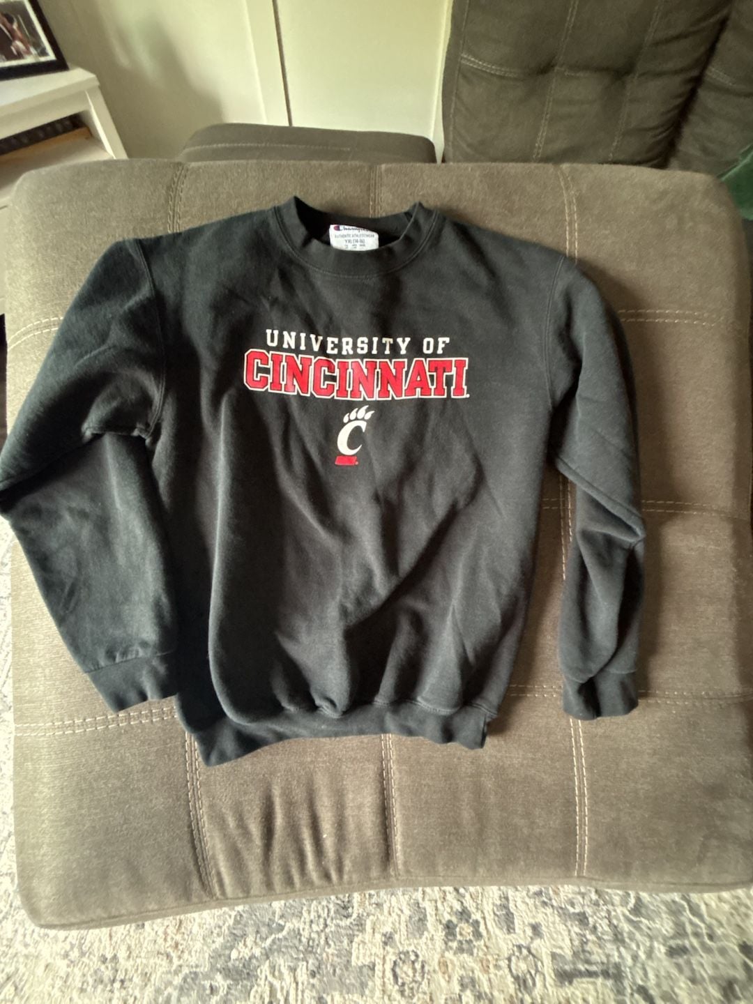 Champion University of Cincinnati Bearcats Black Crewneck Sweatshirt Youth YXL 7