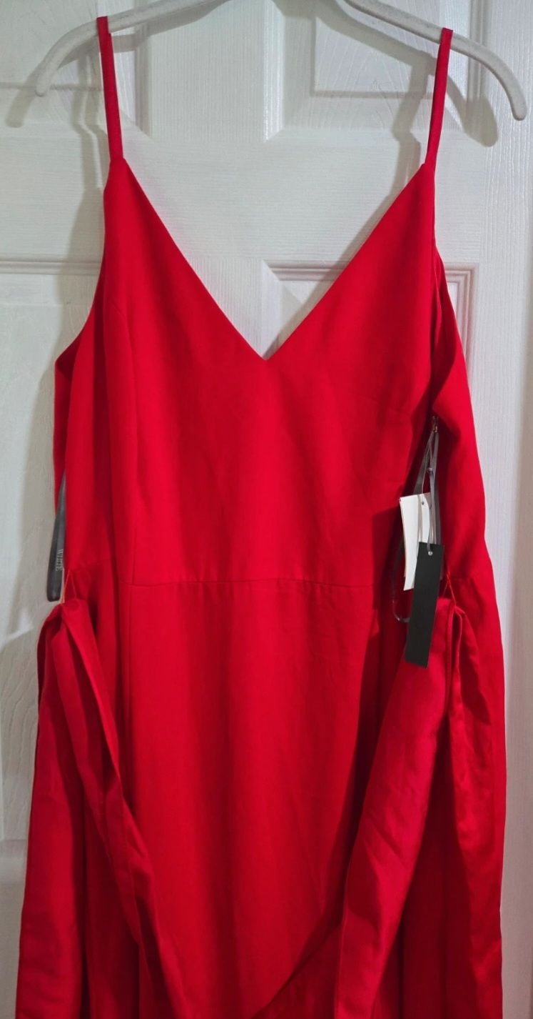 White by Vera Wang Crepe Gown in Red Size 24 9